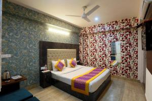 Postel nebo postele na pokoji v ubytování Hotel Airport Paradise At Delhi Airport