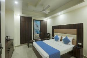 Postel nebo postele na pokoji v ubytování Hotel Airport Paradise At Delhi Airport