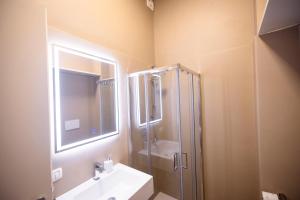 Un baño de Darsena Navigli Luxury Living 17 fotos más