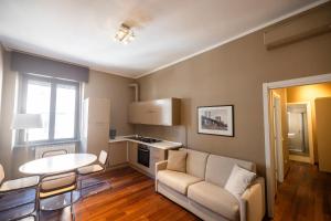 Una televisión o centro de entretenimiento en Darsena Navigli Luxury Living