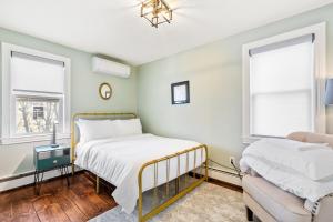 a bedroom with two beds and a couch at Federal Hill PRIDE in Providence
