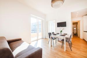 a living room with a couch and a table with chairs at Casanuova in Rome