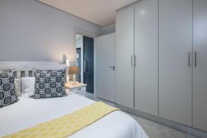 En eller flere senge i et værelse på 603 2SIX2 Florida Road + 10 billeder