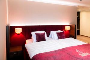 Hotel Jakobwirt Westendorf客房内的一张或多张床位