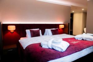 Hotel Jakobwirt Westendorf客房内的一张或多张床位