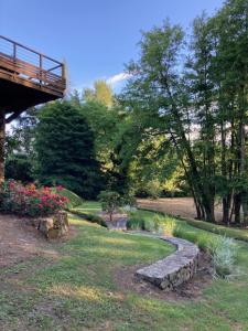 Κήπος έξω από το Le Gîte du Vieux Château