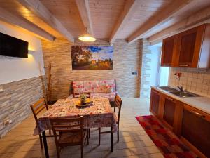 a kitchen and dining room with a table and chairs at Chalet Val Concei in Lenzumo di Concei