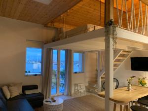 Posezení v ubytování Zefi's Loft - Sea View in Piraeus