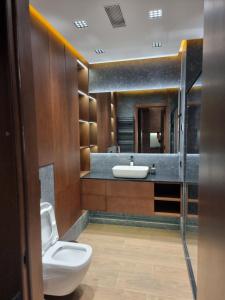 Koupelna v ubytování Premium apartment in Porta Batumi Tower