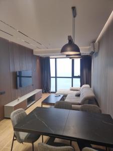 Postel nebo postele na pokoji v ubytování Premium apartment in Porta Batumi Tower