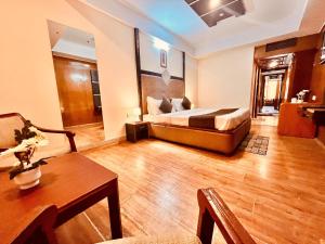 Setusvæði á Hotel Outtown Manali - #near mall road #premium rooms #parking #lift #open terrace #cafe #guest preferred