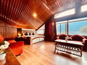 Setusvæði á Hotel Outtown Manali - #near mall road #premium rooms #parking #lift #open terrace #cafe #guest preferred