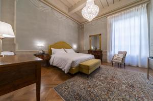 Postel nebo postele na pokoji v ubytování Residenza d'epoca Luca Pacioli