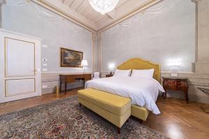 Postel nebo postele na pokoji v ubytování Residenza d'epoca Luca Pacioli