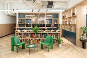 Posezení v ubytování Chiswick Parkside Apartments by Sleepy Lodge London