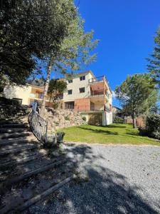 Το κτήριο όπου στεγάζεται  το hostel