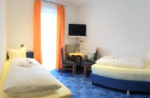 Postel nebo postele na pokoji v ubytování Garni Hotel Adler Post