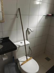 Phòng tắm tại Casa com piscina Novo Iguape