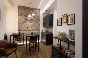 a kitchen with a table and chairs in a room at Style & Stone Guest House in Rome