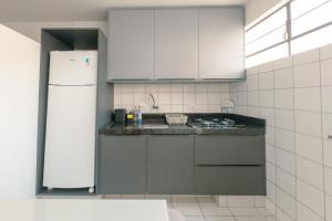 Η κουζίνα ή μικρή κουζίνα στο Apartamento Simples Aconchegante e Bem Equipado +17 φωτογραφίες