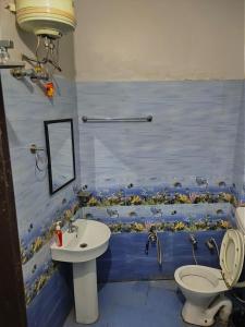 Ένα μπάνιο στο OLT Hostel Rishikesh