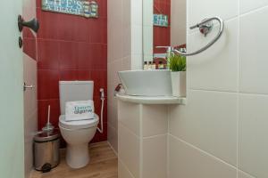 Ένα μπάνιο στο Beachline Apartment in Praia da Luz +35 φωτογραφίες