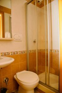 Bilik mandi di Albergo Marechiaro