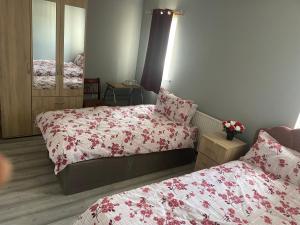 Postel nebo postele na pokoji v ubytování 8 braybrook crescent