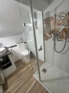 Kamar mandi di Hostal As Margaritas +37 foto