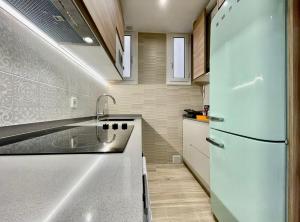 Kuchyňa alebo kuchynka v ubytovaní BarcelonaForRent The Gaudi Suites