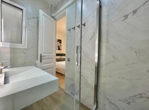 Kúpeľňa v ubytovaní BarcelonaForRent The Gaudi Suites