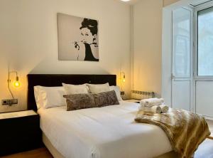 Posteľ alebo postele v izbe v ubytovaní BarcelonaForRent The Gaudi Suites