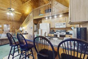 Η κουζίνα ή μικρή κουζίνα στο Pickleball & Panoramic Views