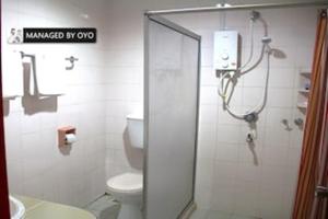 Koupelna v ubytování Hotel O Hotel Ramai