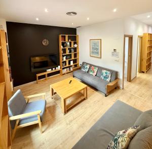 a living room with a couch and a table at Apartamento Vive Zaragoza in Zaragoza