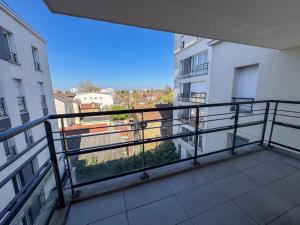 Apartamento con balcón con vistas a la ciudad en House Novo Appt 10min de Paris Centre, en Aulnay-sous-Bois 7 fotos más