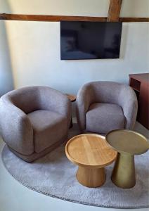 TV a/nebo společenská místnost v ubytování Hotel Montanus