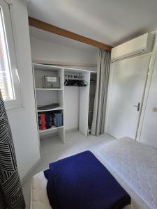 a bedroom with a blue bed in a room at Charmant T2 avec terrasse - Résidence Manganao in Saint-François