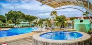 un'immagine di una piscina in un resort di Enchanting 3 BR 2 Bath Condo in the Heart of Jaco a Jacó