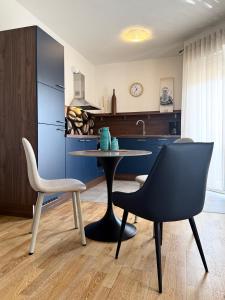 a kitchen with a table and chairs in a kitchen at Apartments Terra Solaris in Medulin