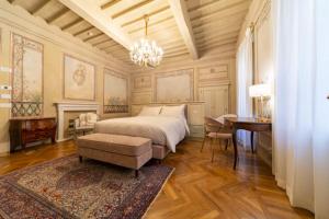 Postel nebo postele na pokoji v ubytování Residenza d'epoca Luca Pacioli