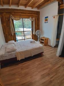 Postel nebo postele na pokoji v ubytování Hostal Fara