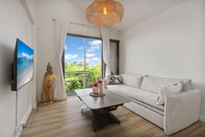 a living room with a couch and a table at Le cocon Aimée in Fort-de-France