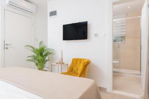 TV a/nebo společenská místnost v ubytování Best Location Beach