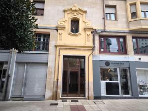 a building on a street with a storefront at Pensión del Norte in Oviedo +5 photos