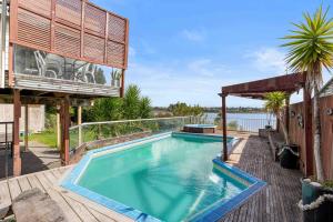 Hồ bơi trong/gần Poolside Lookout - Tauranga Holiday Home