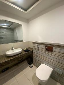 Koupelna v ubytování 2BR Luxury Apt Gold Crest Self-Checkin + 27 fotografií