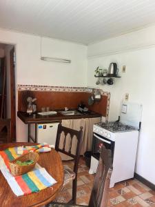 Køkken eller tekøkken på Casa Las Achiras + 3 billeder