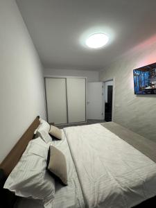 a bedroom with a large bed with pillows on it at Black Sea Apartment in Constanţa