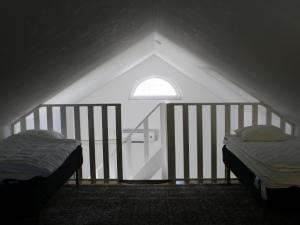 Un pat sau paturi într-o cameră la Liverpoolsstugan